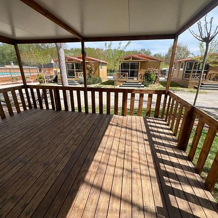 Camping Bungalow El Llac De Banyoles Porqueres Luaran gambar