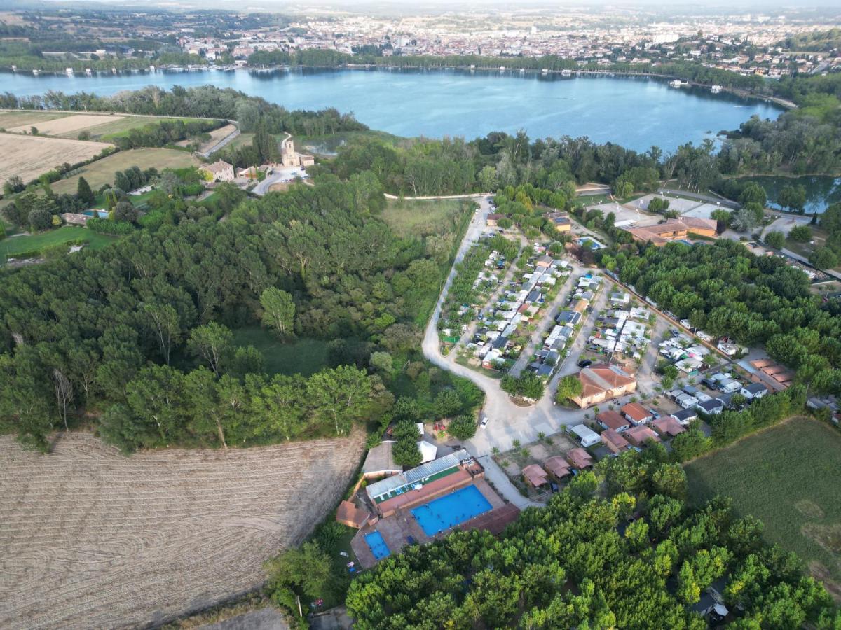 Camping Bungalow El Llac De Banyoles Porqueres Luaran gambar