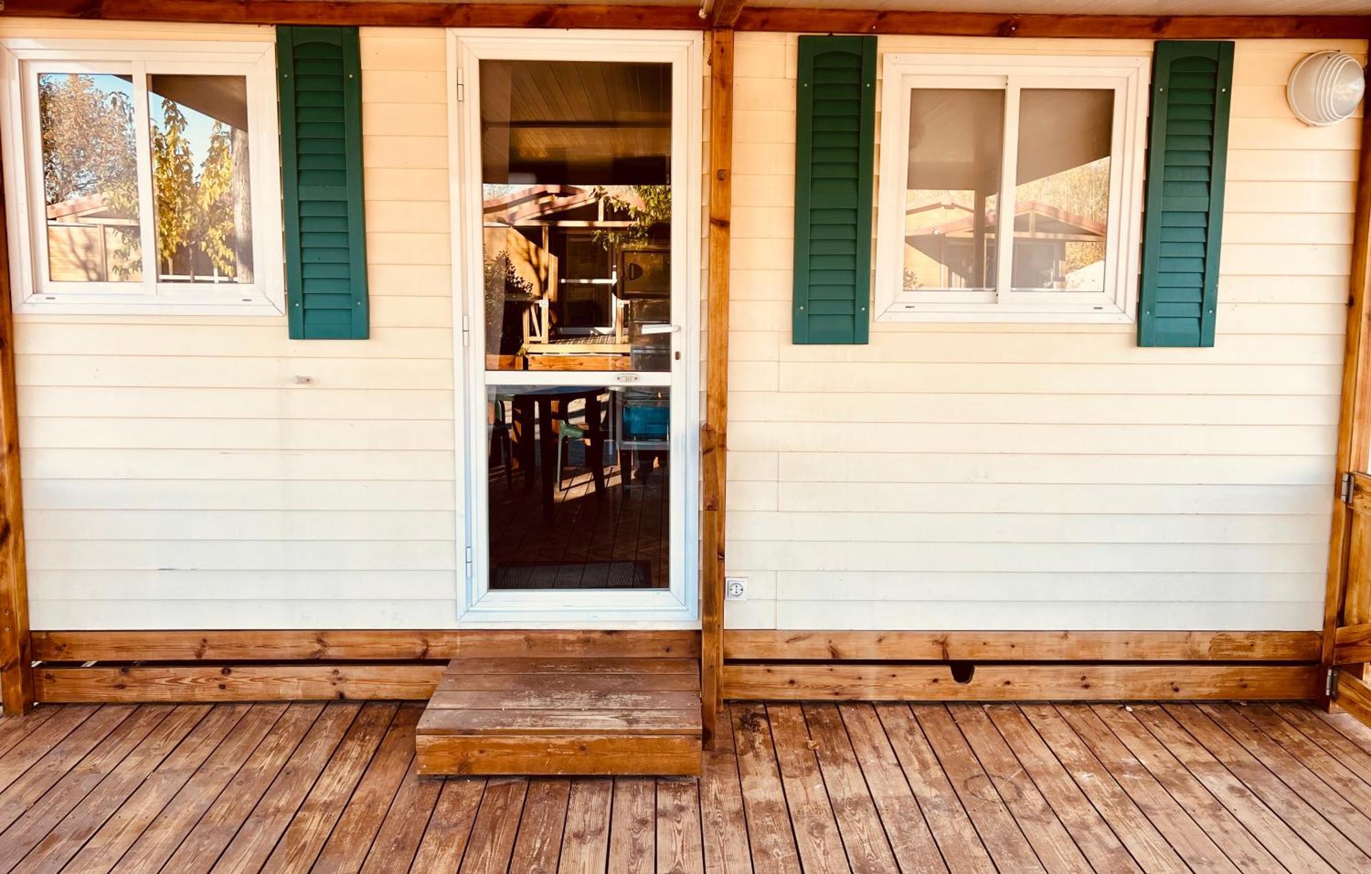 Camping Bungalow El Llac De Banyoles Porqueres Bilik gambar