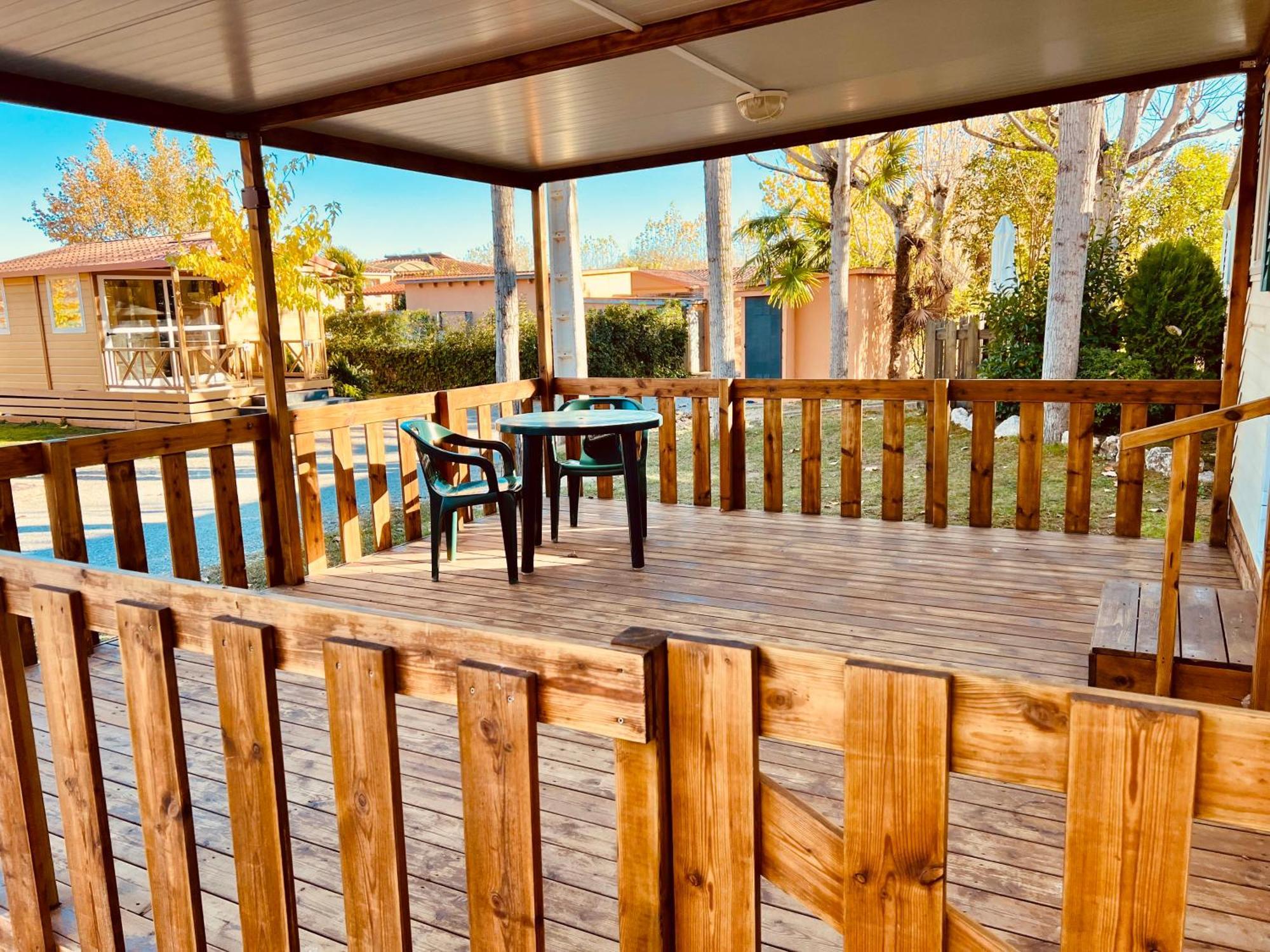 Camping Bungalow El Llac De Banyoles Porqueres Luaran gambar