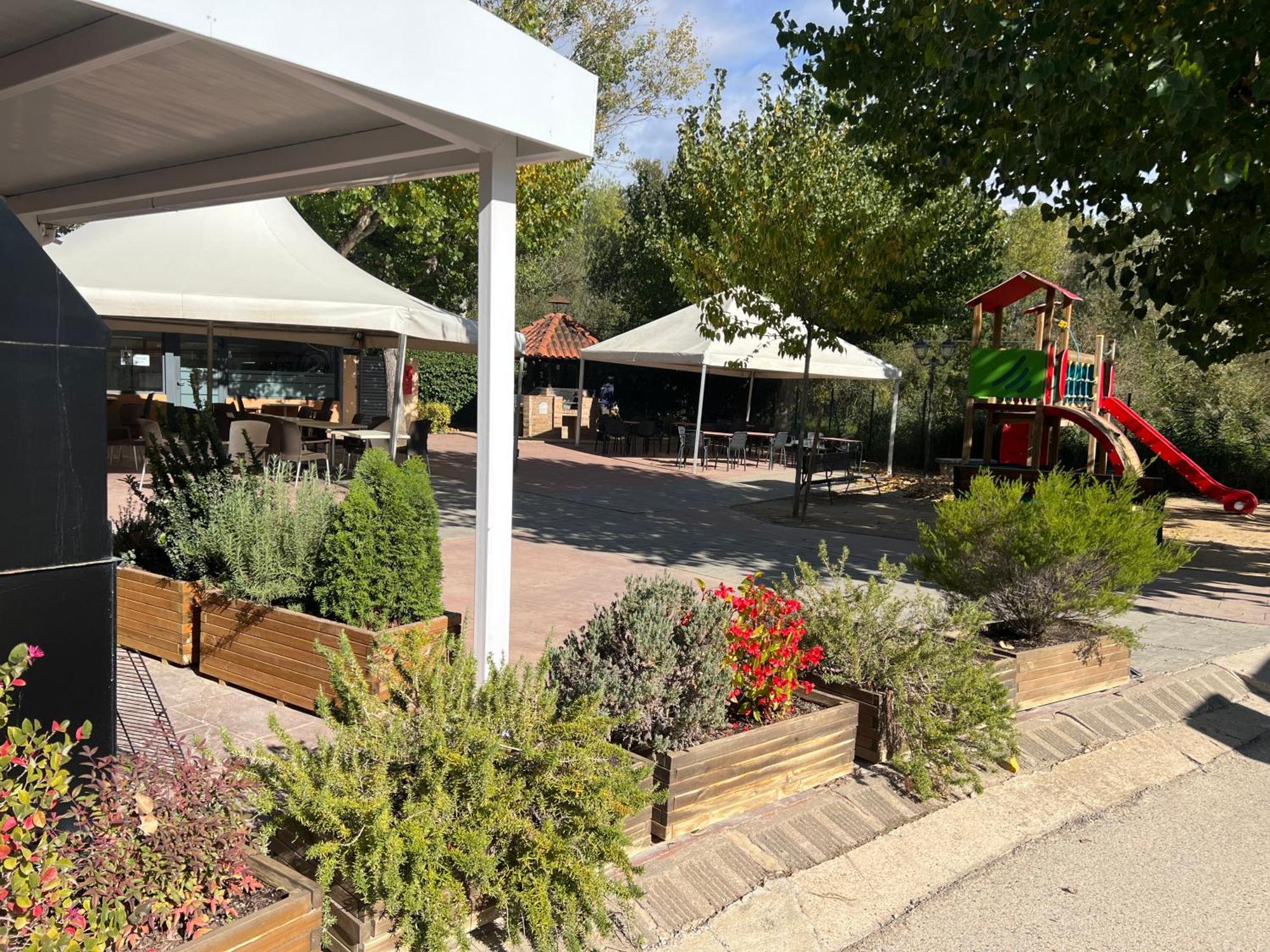 Camping Bungalow El Llac De Banyoles Porqueres Luaran gambar
