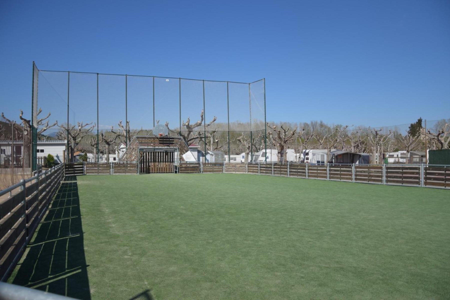Camping Bungalow El Llac De Banyoles Porqueres Luaran gambar